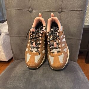 Women’s Skechers Selmen West Highland Waterproof Hiking Shoes Size 8.5